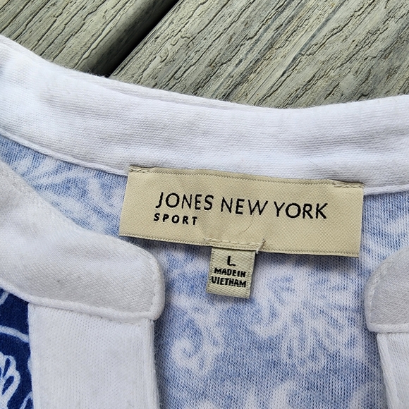 L blue/white scroll top - Picture 5 of 14